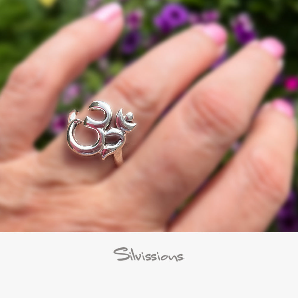hindu-om-ring-in-sterlings-silver-R-30-hand-1000-width-1000