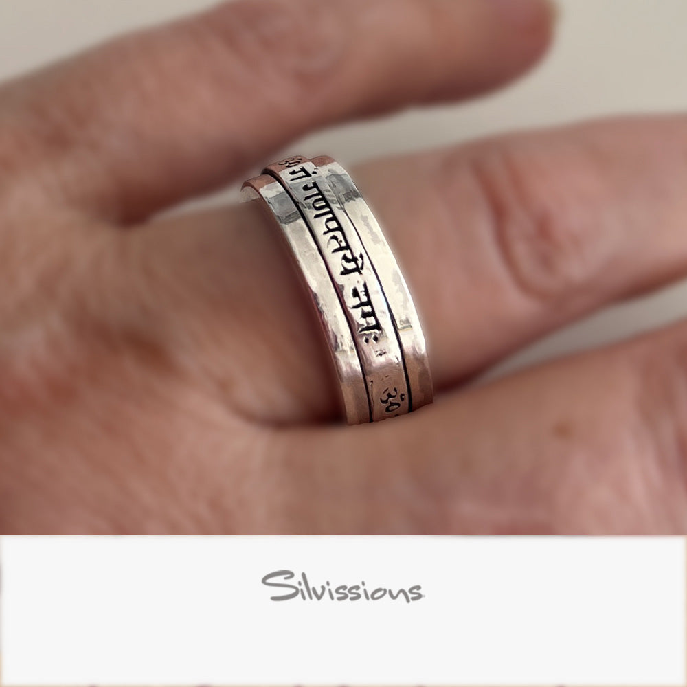 sterling-silver-rings-for-men-R-67-hand-height-1000-width-1000