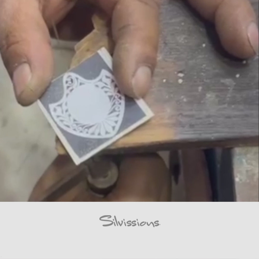 handcrafting-an-amethyst-necklace-in-sterling-silver-height-1000-width-1000