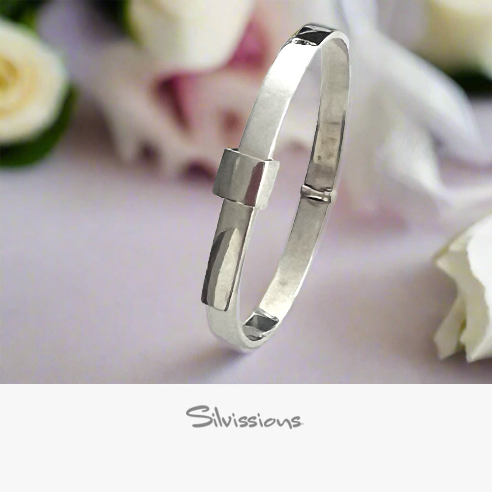 Silver bracelet with a buckle design on a soft white background, featuring the brand 'Silvissions'.